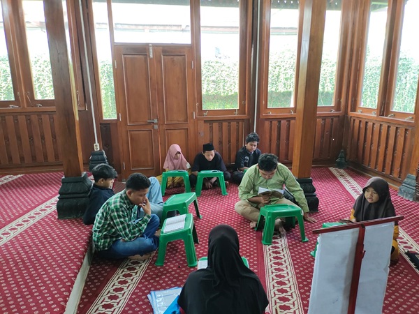 Jangan Biarkan Mereka Berjuang Sendiri: Mari Dukung Program Anak Asuh LAZIS Nurul Falah Yogyakarta